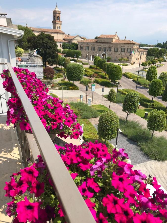 Apart-Hotel La Rocchetta Padenghe sul Garda Zewnętrze zdjęcie